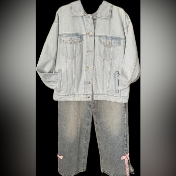 NWT Baggy wide leg Light Stone Wash Women's Jeans with Pink Bow - Picture 8 of 8